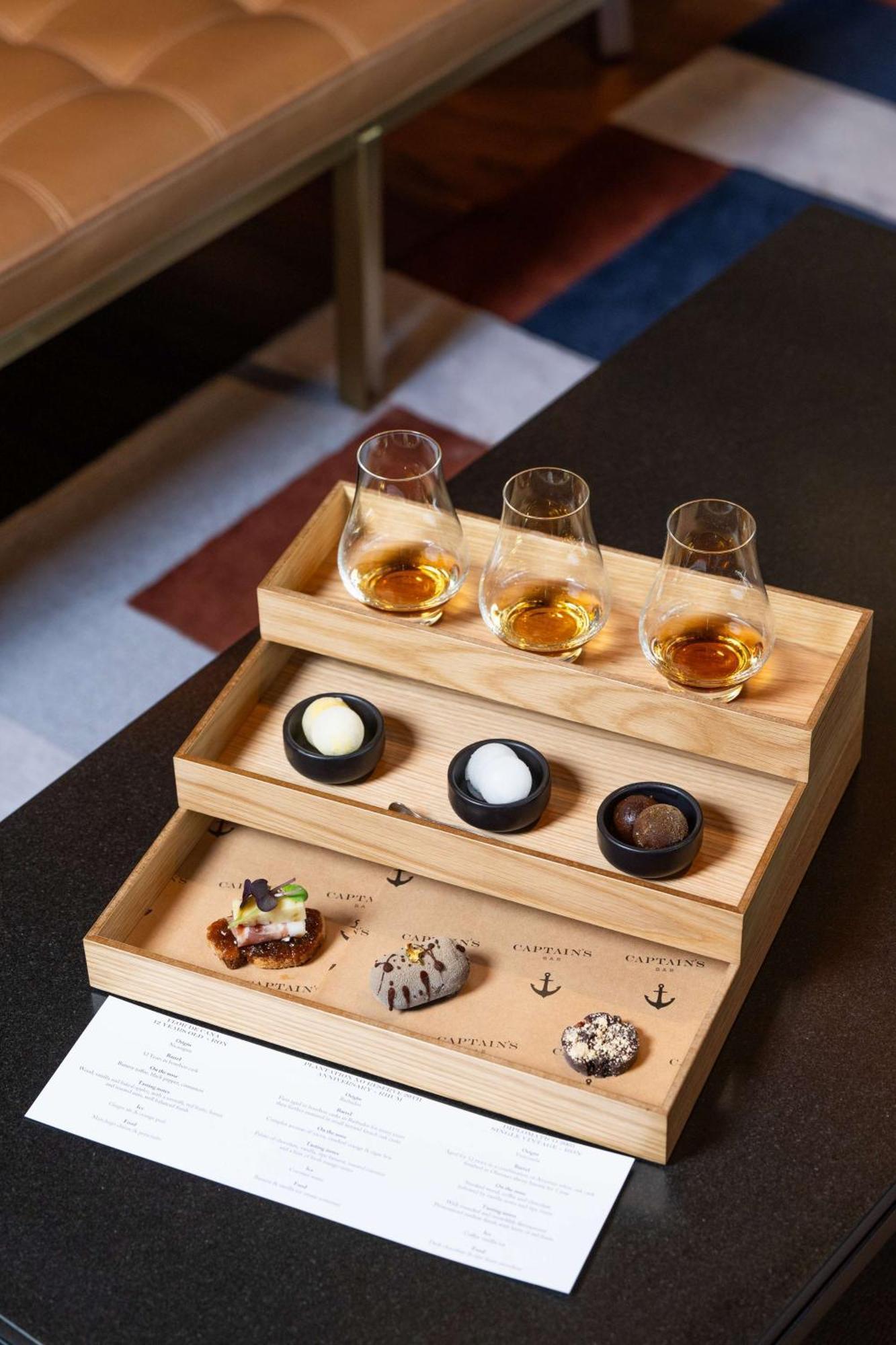 Готель Park Hyatt Окленд Екстер'єр фото A tasting tray for rum